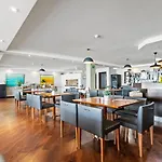 Wyndham Residences 아데제
